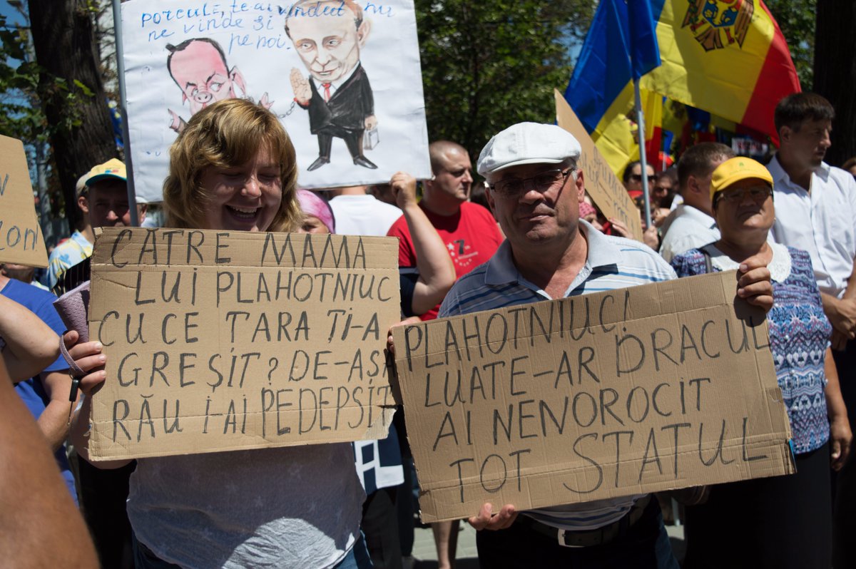 Moldova protesters demand mixed system be abrogated, urge EU, US apply sanctions on Democrats, Socialists  