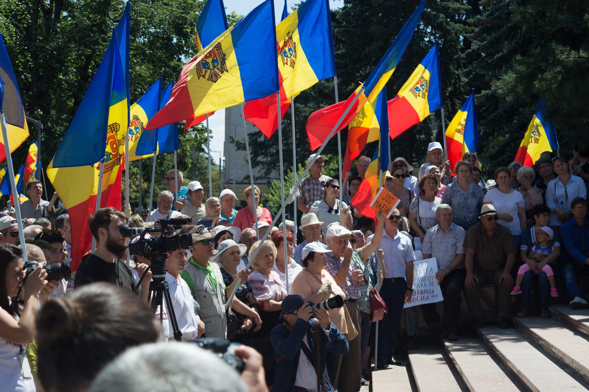 Moldova protesters demand mixed system be abrogated, urge EU, US apply sanctions on Democrats, Socialists  