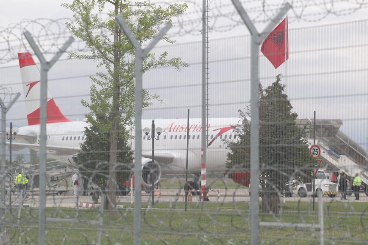 Tirana International Airport: This is the airplane from Austrian Airlines (@_austrian) that was involved in the robbery. The airplane is still grounded.   