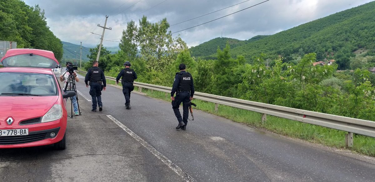 Traffic on the main road from Mitrovica towards Zubin Potok stopped ...