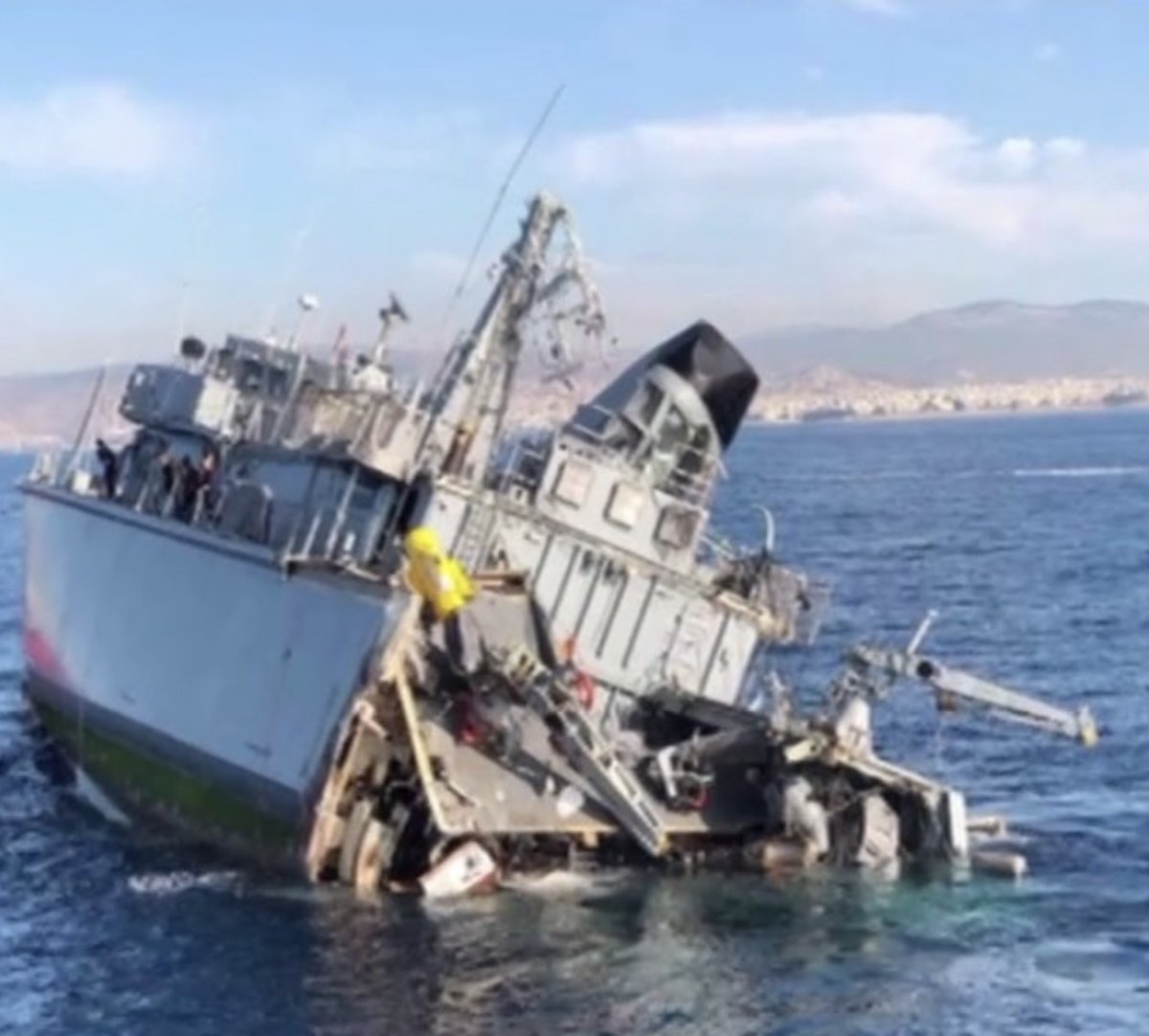 Ex-RN minehunter (former HMS Berkeley) serving with the flag-grflag-gr Greek navy since 2001 as HS Kallisto cut in half during collision with Maersk containership.  Accident occurred at 0730 this morning off Piraeus. 2 crew members slightly injured rescued from water