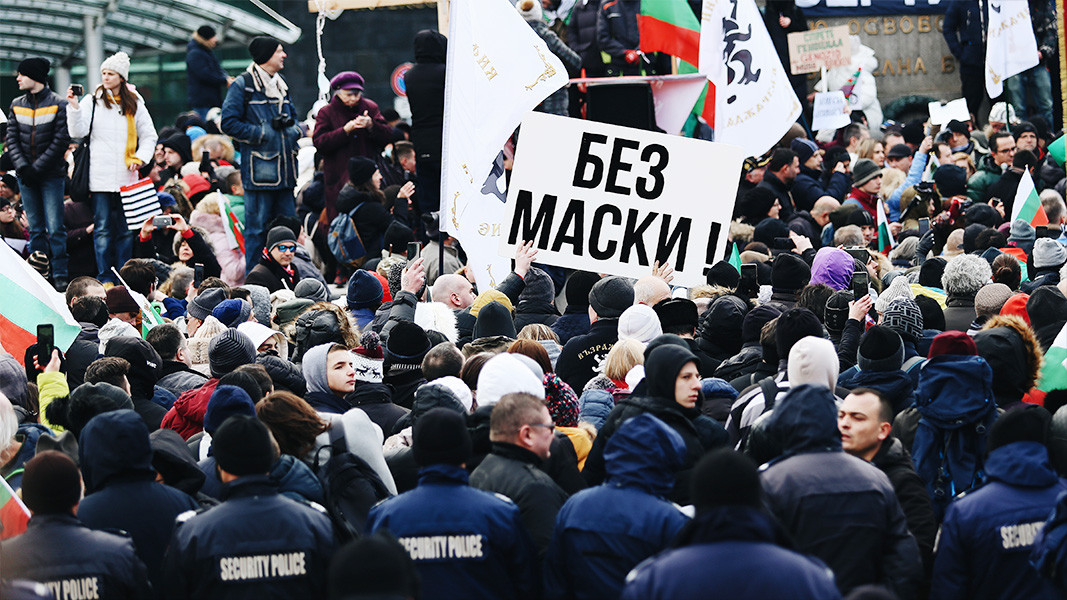 Tensions rise at national protest against anti-epidemic measures in front of Bulgarian Parliament