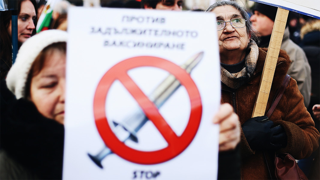 Tensions rise at national protest against anti-epidemic measures in front of Bulgarian Parliament