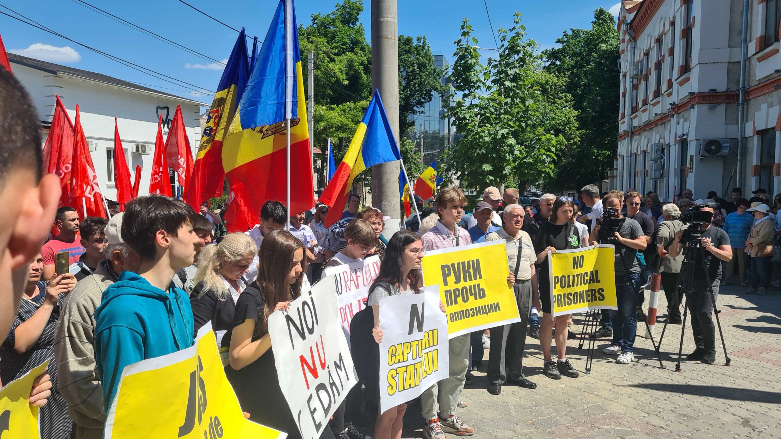 Supporters of the former President of Moldova Igor Dodon are protesting his detention in Chisinau today