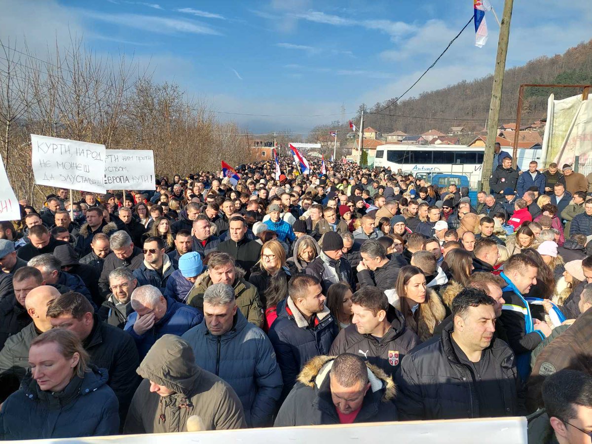 Hundreds of Serbs have gathered in Rudare to protest against Kosovo government on the 13th day of barricades in Kosovo north roads.  BIRN/ Shkodrane Dakaj