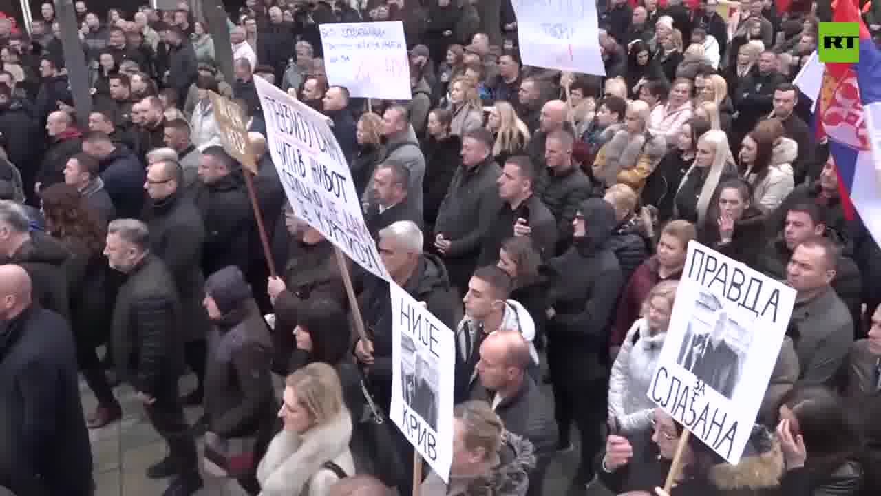 Mitrovica: Locals are holding a mass protest after Pristina's decision to cancel the circulation of the Serbian dinar from February 1, and leave the euro as the only officially accepted currency