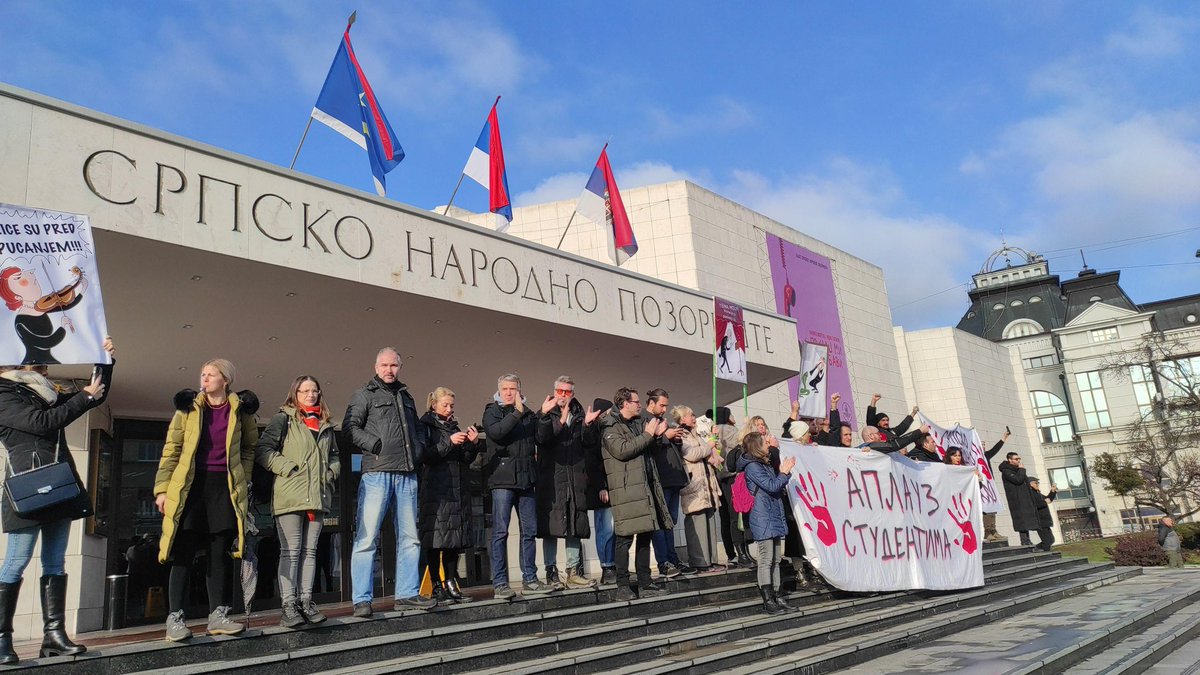 The citizens of Novi Sad were also supported by employees of the Serbian National Theatre.