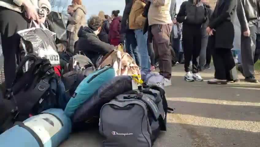 Belgrade students are ready for a long protest walk to Novi Sad, where they will join their colleagues in blocking bridges on Saturday, February 1.