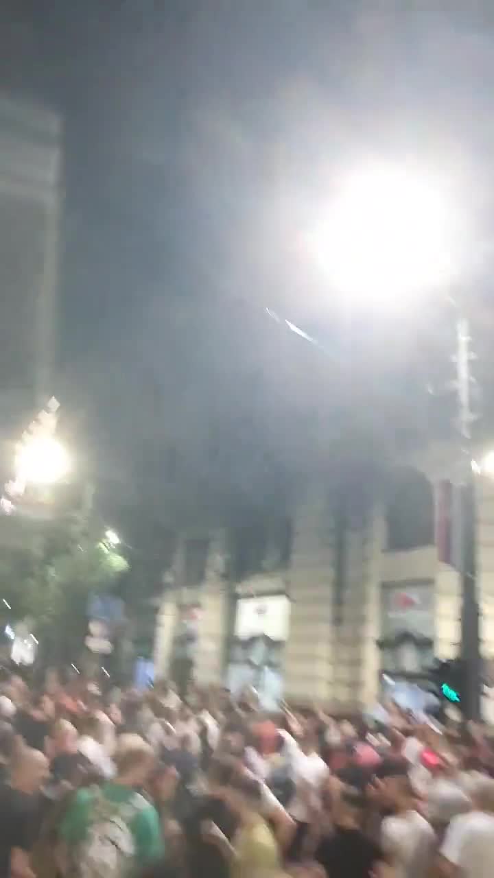 A large group of people gathers at an intersection near London, a cordon blocks Kralja Milan, incitement and tear gas from the direction of the Knez Miloš assembly hall, where a significant number of people were heading