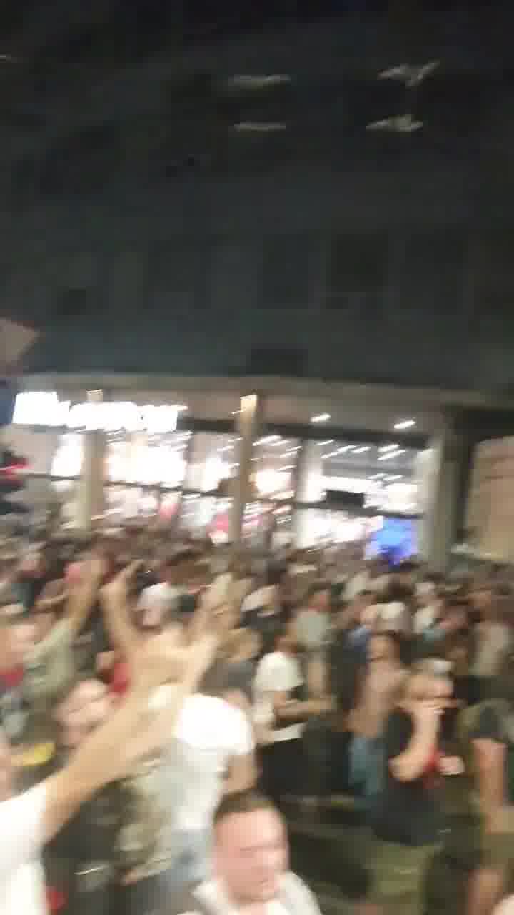 A large group of people gathers at an intersection near London, a cordon blocks Kralja Milan, incitement and tear gas from the direction of the Knez Miloš assembly hall, where a significant number of people were heading