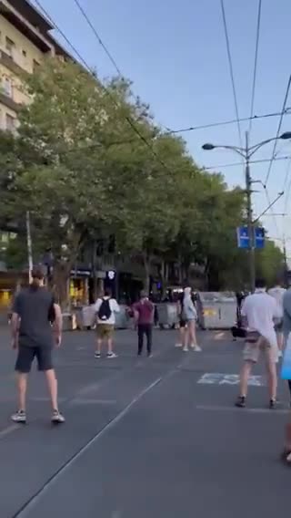 This is a video of this morning's brutality at Vuk's Monument at 4:30 this morning when a student from Čačak was arrested.