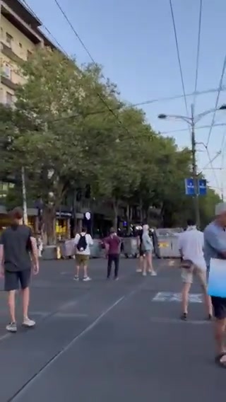 This is a video of this morning's brutality at Vuk's Monument at 4:30 this morning when a student from Čačak was arrested.