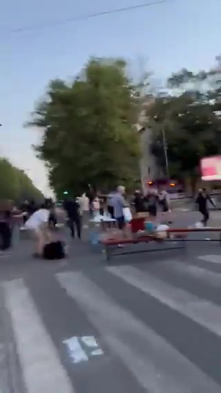 This is a video of this morning's brutality at Vuk's Monument at 4:30 this morning when a student from Čačak was arrested.