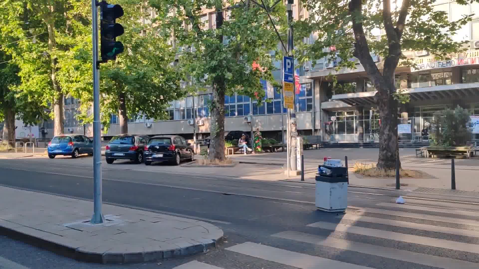 Municipal services, accompanied by police forces, removed most of the blockades in Belgrade and cities across Serbia. Arrests continued, new blockades announced.