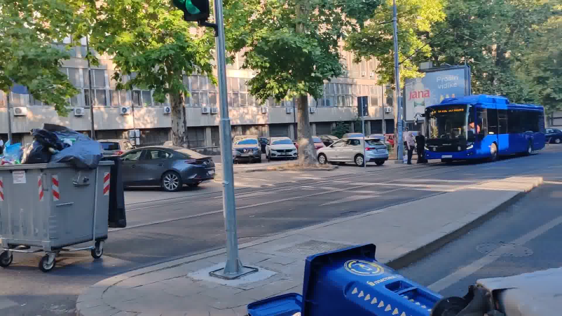 Municipal services, accompanied by police forces, removed most of the blockades in Belgrade and cities across Serbia. Arrests continued, new blockades announced.