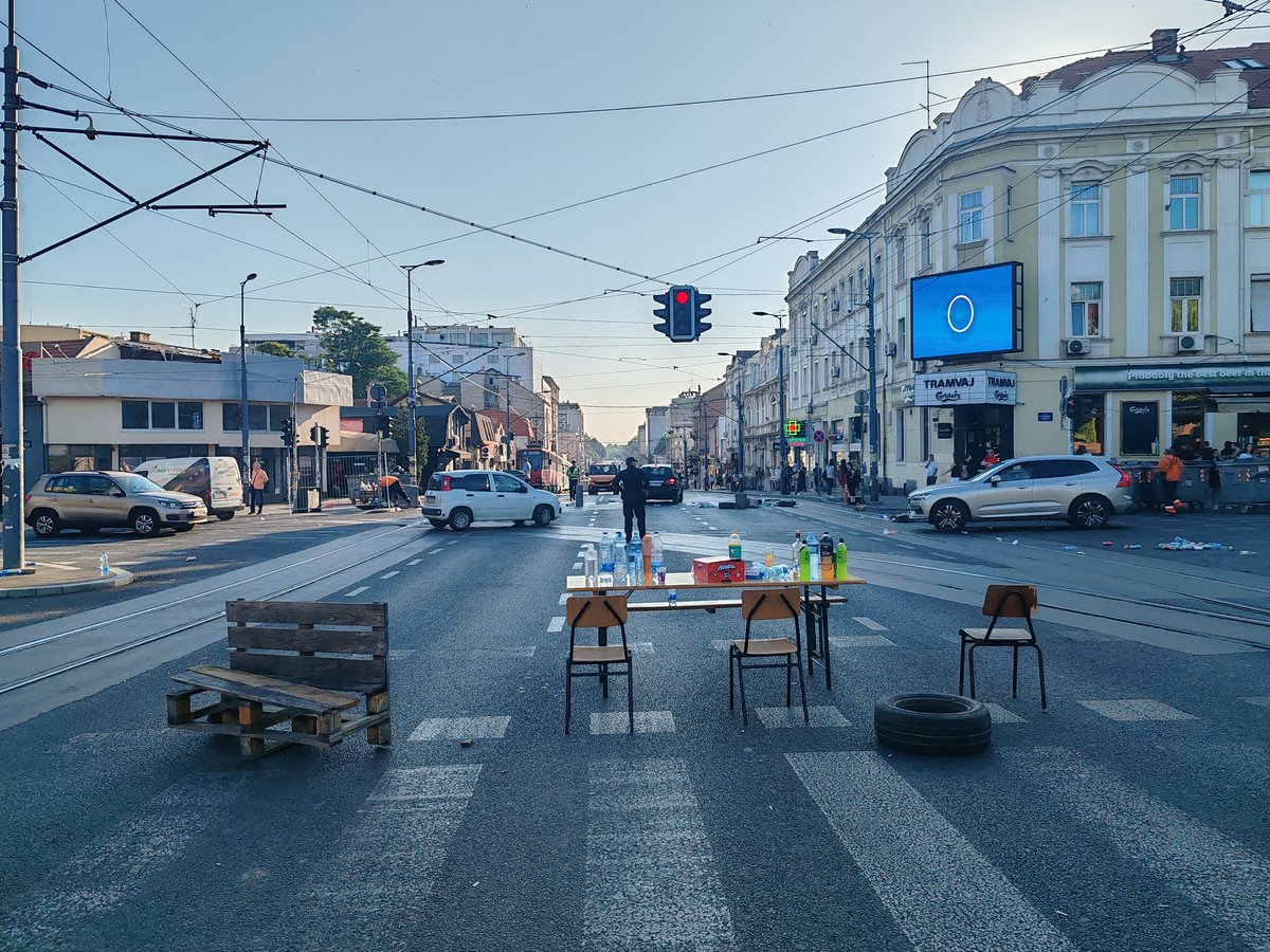 Municipal services, accompanied by police forces, removed most of the blockades in Belgrade and cities across Serbia. Arrests continued, new blockades announced.