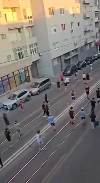 Video: police vans speeding at the protesters in Belgrade