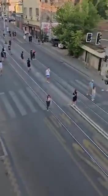 Video: police vans speeding at the protesters in Belgrade