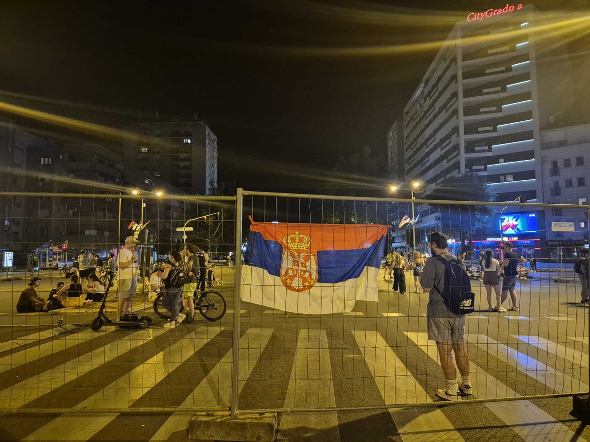 Gendarmerie filmed passing through the center of Belgrade around 3am
