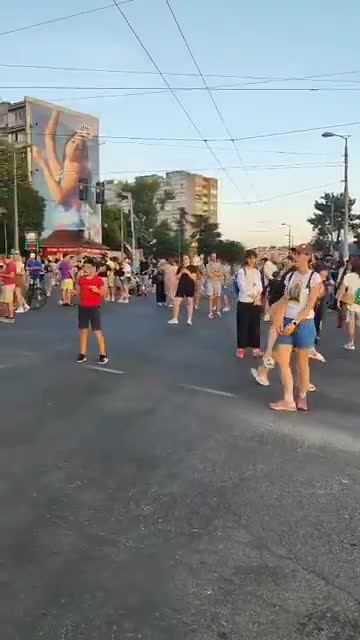 Blockades continue through the Belgrade all the day: Blockade at the intersection of Vojislav Ilić and Ustanička streets, the border of two large Belgrade municipalities - Zvezdara and Voždovac.