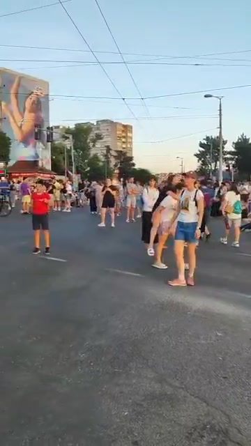 Blockades continue through the Belgrade all the day: Blockade at the intersection of Vojislav Ilić and Ustanička streets, the border of two large Belgrade municipalities - Zvezdara and Voždovac. 