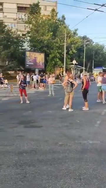 Blockades continue through the Belgrade all the day: Blockade at the intersection of Vojislav Ilić and Ustanička streets, the border of two large Belgrade municipalities - Zvezdara and Voždovac. 