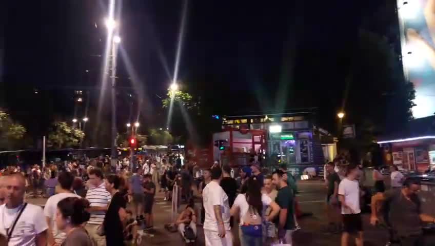 Belgrade, intersection of Ustanička and Vojislav Ilića, more numerous than last night