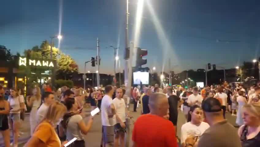 Belgrade, intersection of Ustanička and Vojislav Ilića, more numerous than last night