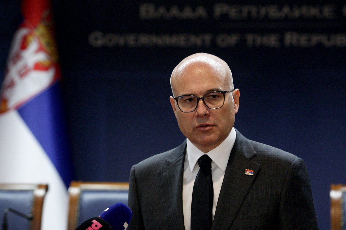 The president of the Serbian Progressive Party, Miloš Vučević, said today that the protest in front of his family home in Novi Sad was prepared by politicians and represents the latest act of madness.