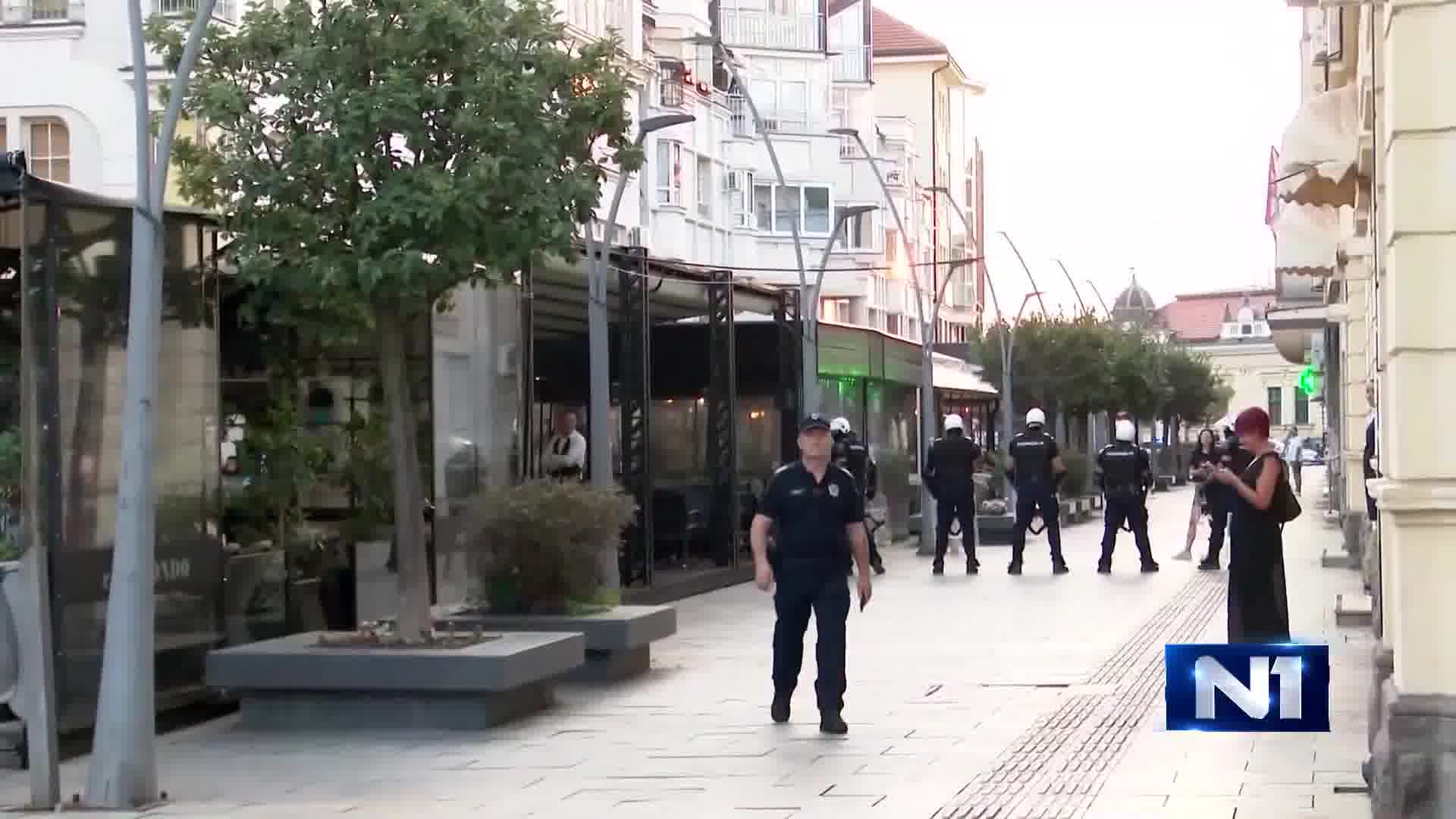 The protest in Čačak called by the students in the blockade was supposed to start at 7 pm, but by around 6:30 pm, members of the intervention unit had blocked all access to the SNS premises where the protest was planned to take place
