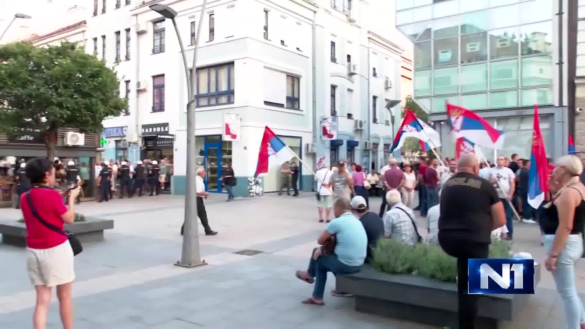 The protest in Čačak called by the students in the blockade was supposed to start at 7 pm, but by around 6:30 pm, members of the intervention unit had blocked all access to the SNS premises where the protest was planned to take place