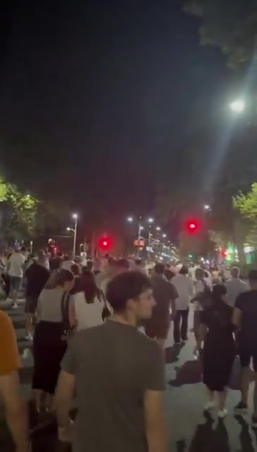 Peaceful protesters are moving towards Slavia