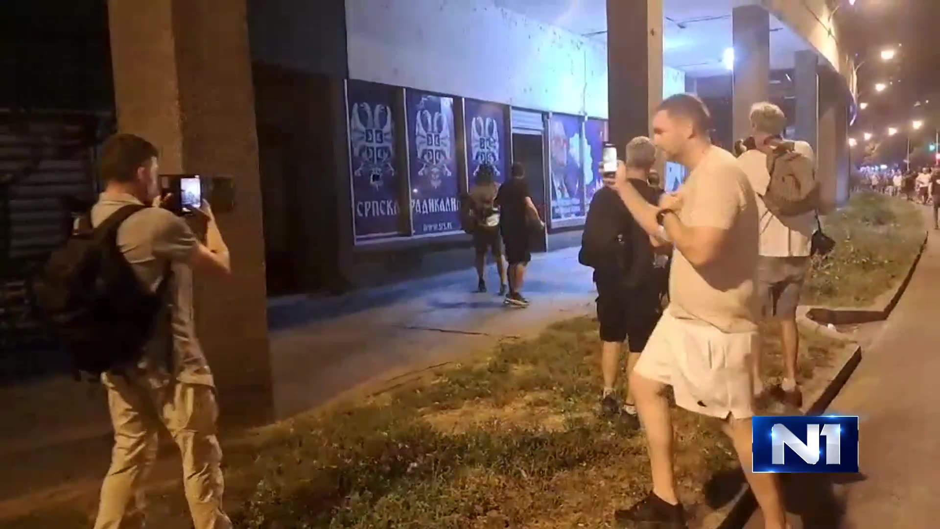 A column of citizens leaving Zemun on Karađorđev Square smashed the SRS headquarters