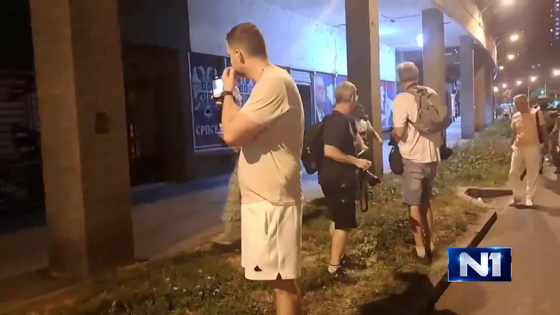 A column of citizens leaving Zemun on Karađorđev Square smashed the SRS headquarters