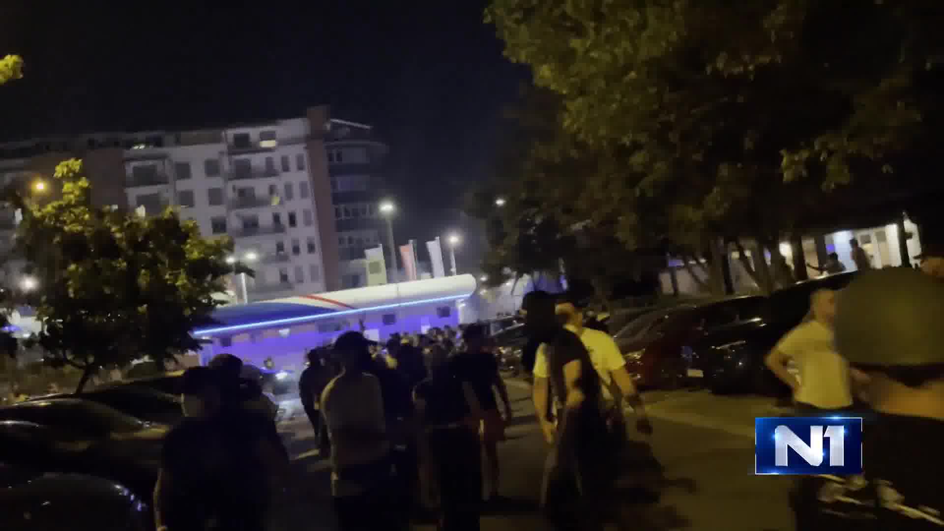 Police fired tear gas and stun grenades, then stormed and chased away citizens who had gathered in New Belgrade as they moved towards Zemun.