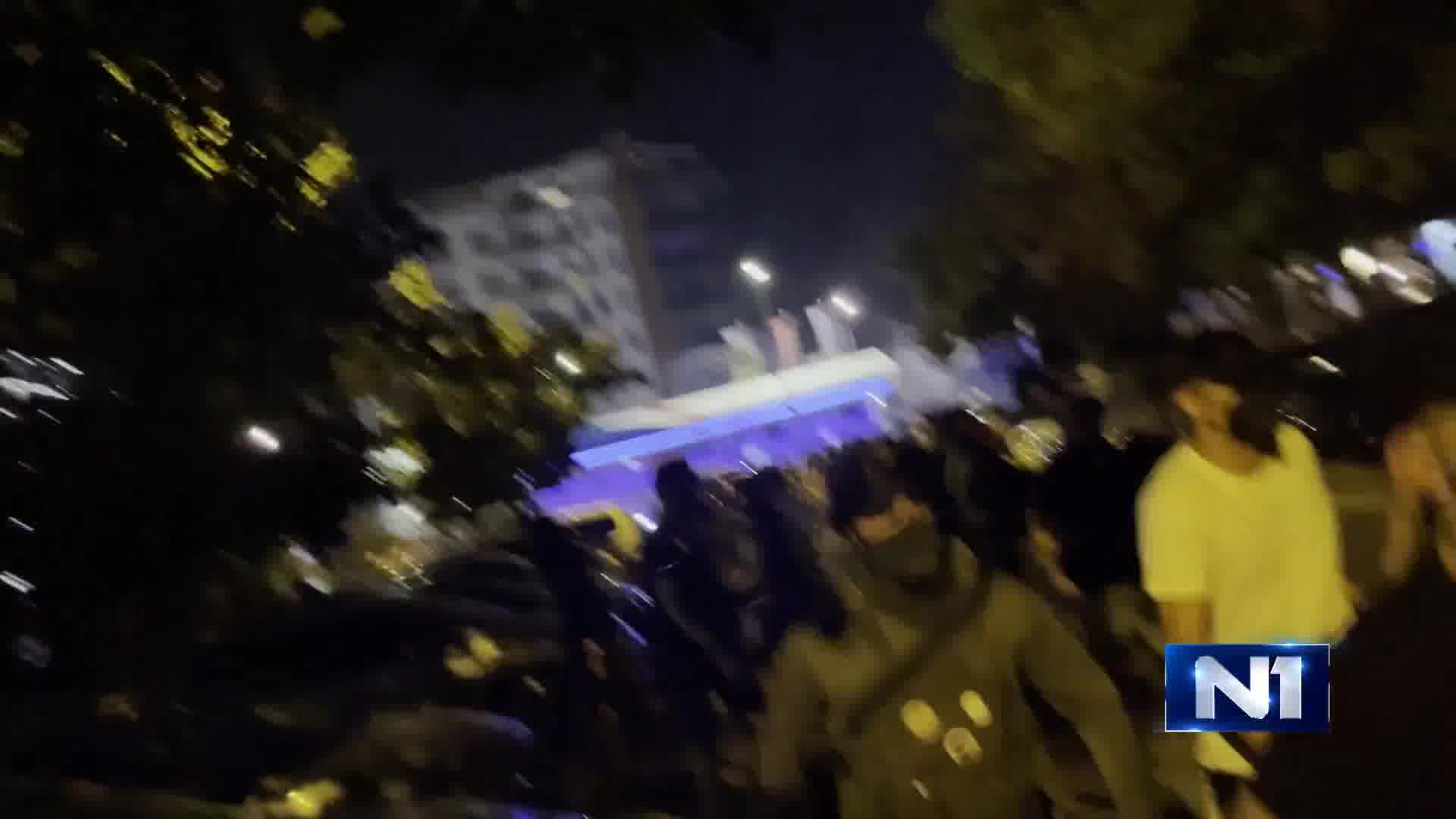 Police fired tear gas and stun grenades, then stormed and chased away citizens who had gathered in New Belgrade as they moved towards Zemun.