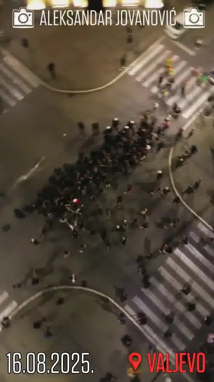 Valjevo'da protestocularla polis arasında çatışmalar yaşandı