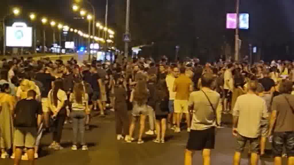 Blockade of the roundabout near the Municipality of Novi Beograd. New Belgrade residents are waiting for Zemun residents to join them in a protest walk