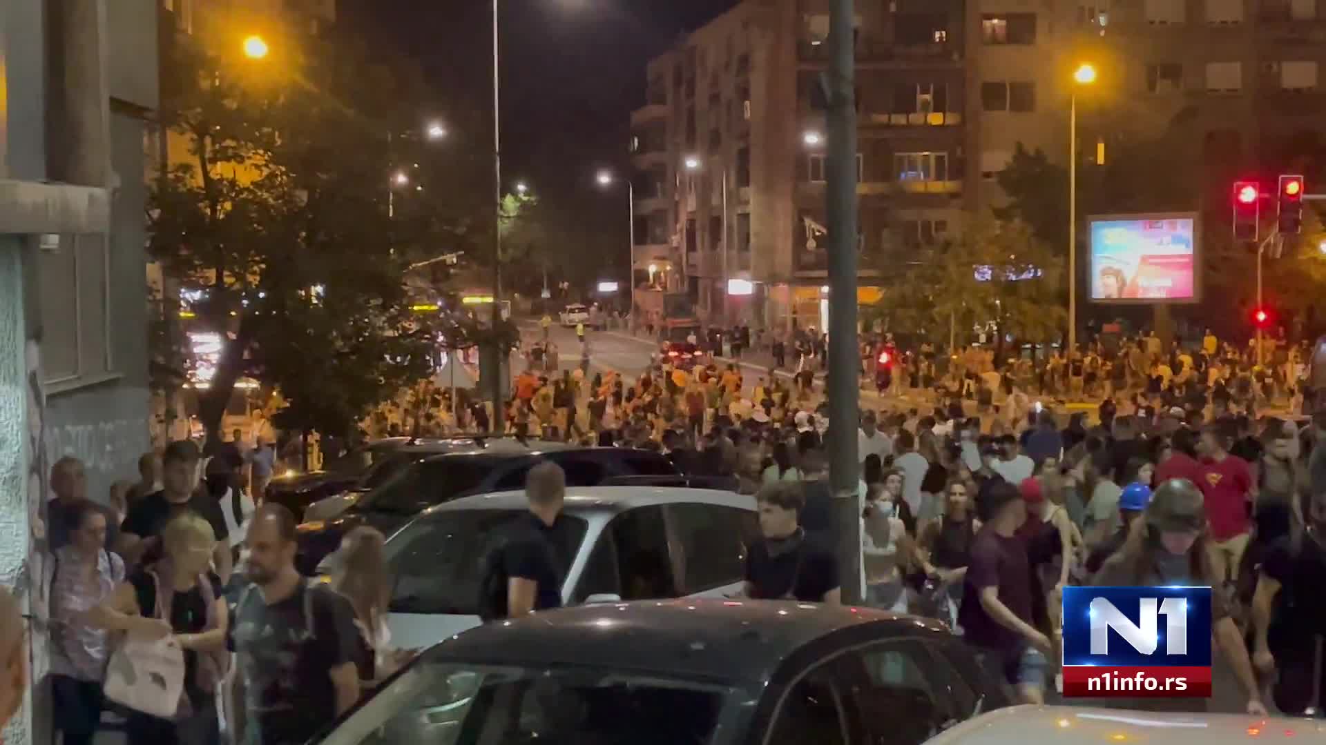Mitglieder der Gendarmerie begannen, die Bürger eilig zurückzudrängen. Sie drängten die Demonstranten von Cvijićeva nach Starine Novaka in Richtung Tašmajdan