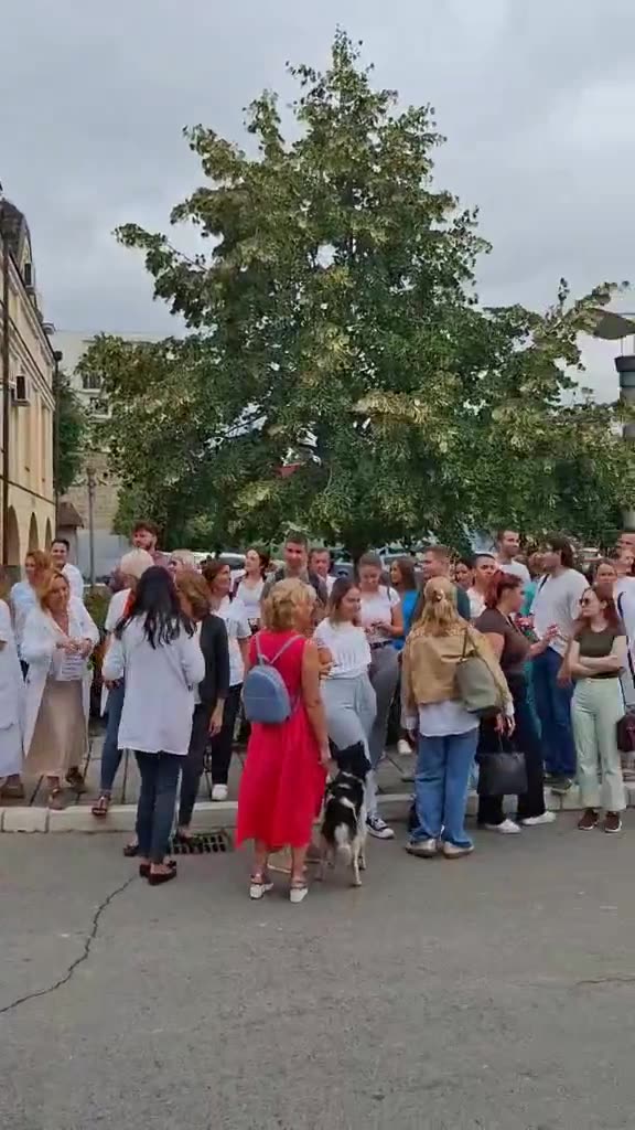 A rally in support of the detained technician from the Clinical Center of Vojvodina has begun in Novi Sad