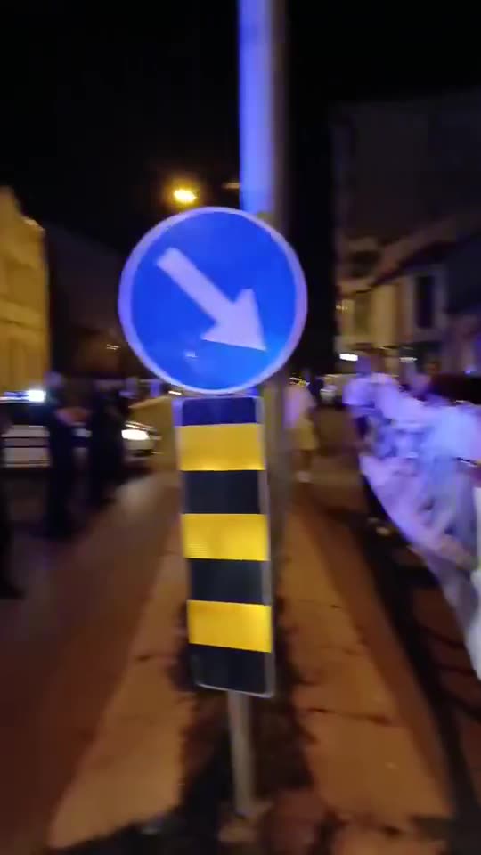 Demonstration in Paraćin in front of SNS office