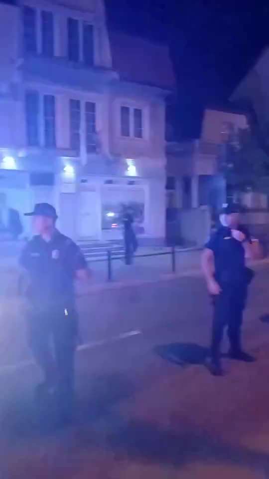 Demonstration in Paraćin in front of SNS office