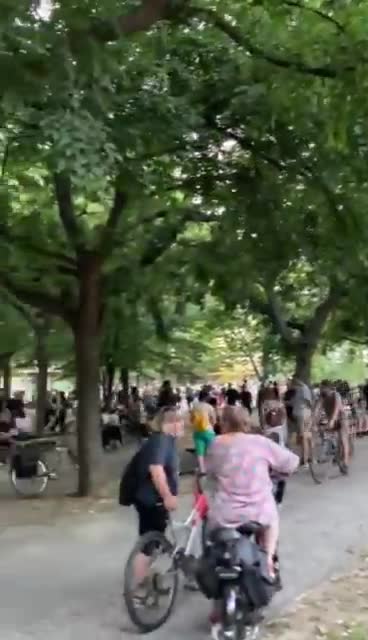 A large number of high school students, students and citizens gathered on the University campus ahead of the High School Students Remember protest in Novi Sad