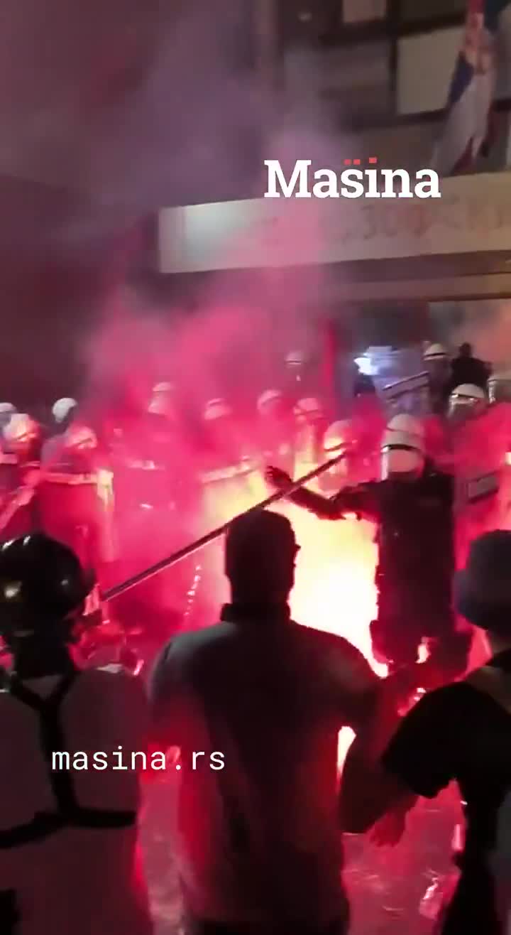 Clashes in Novi Sad, police disperse, tear gas is thrown