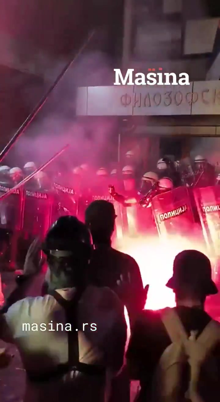 Clashes in Novi Sad, police disperse, tear gas is thrown