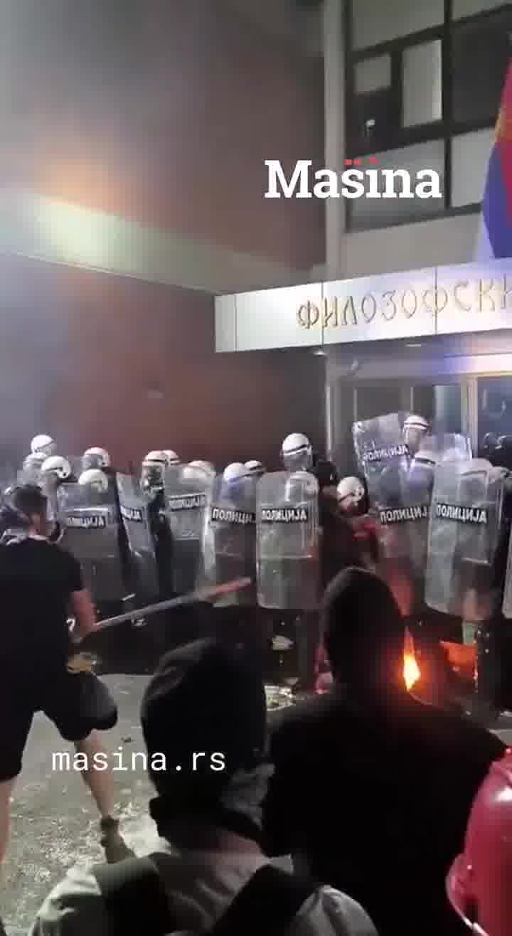 Clashes in Novi Sad, police disperse, tear gas is thrown