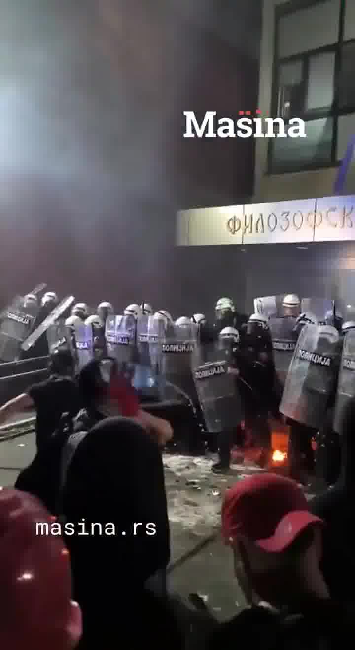 Clashes in Novi Sad, police disperse, tear gas is thrown