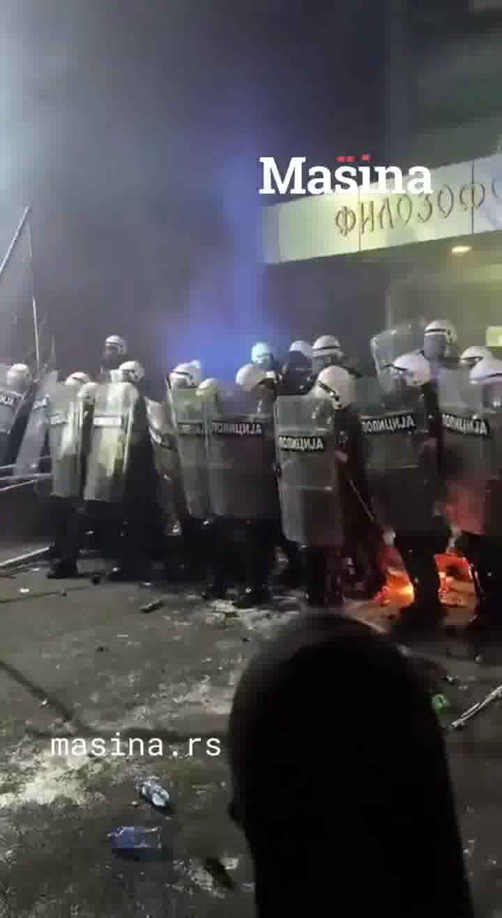 Clashes in Novi Sad, police disperse, tear gas is thrown