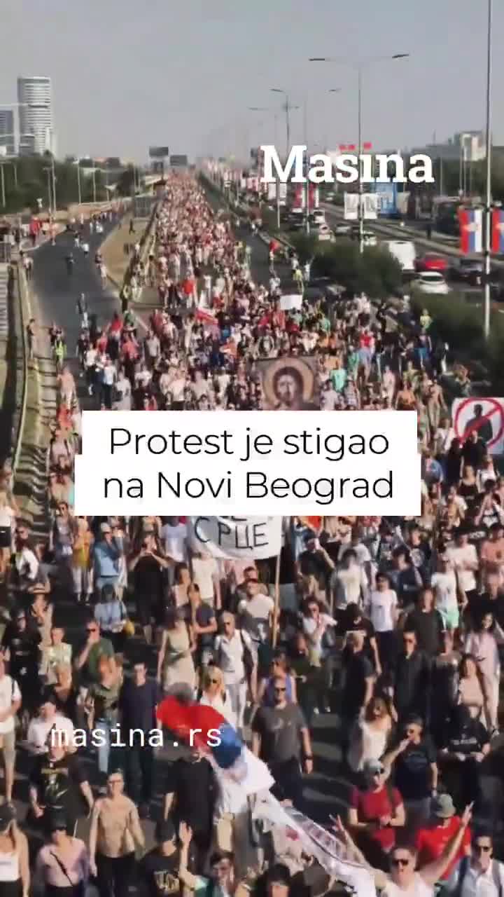 The protest column crossed Gazela and arrived at New Belgrade.
