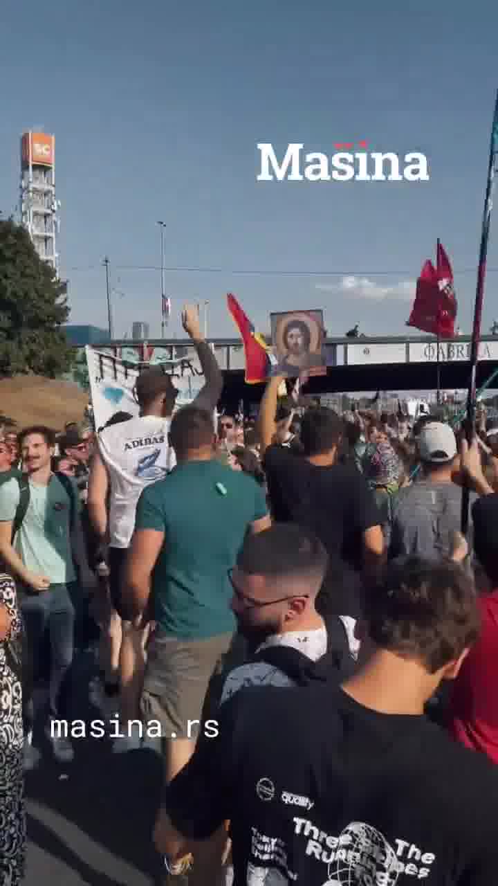The protest column crossed Gazela and arrived at New Belgrade.